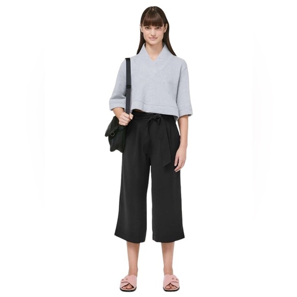 Lululemon Women’s Noir Crop Black Pants Sz 8 Flowy Wide Leg - Picture 1 of 10